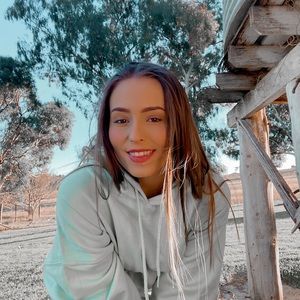 Meet your Posher, Dominique